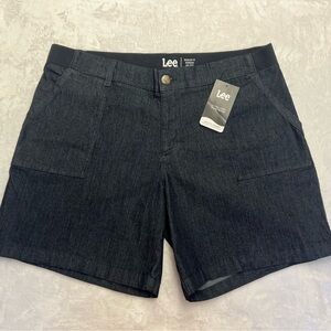 Lee women’s Dark Blue Bermuda Shorts Mid Rise Regular fit Size 16M